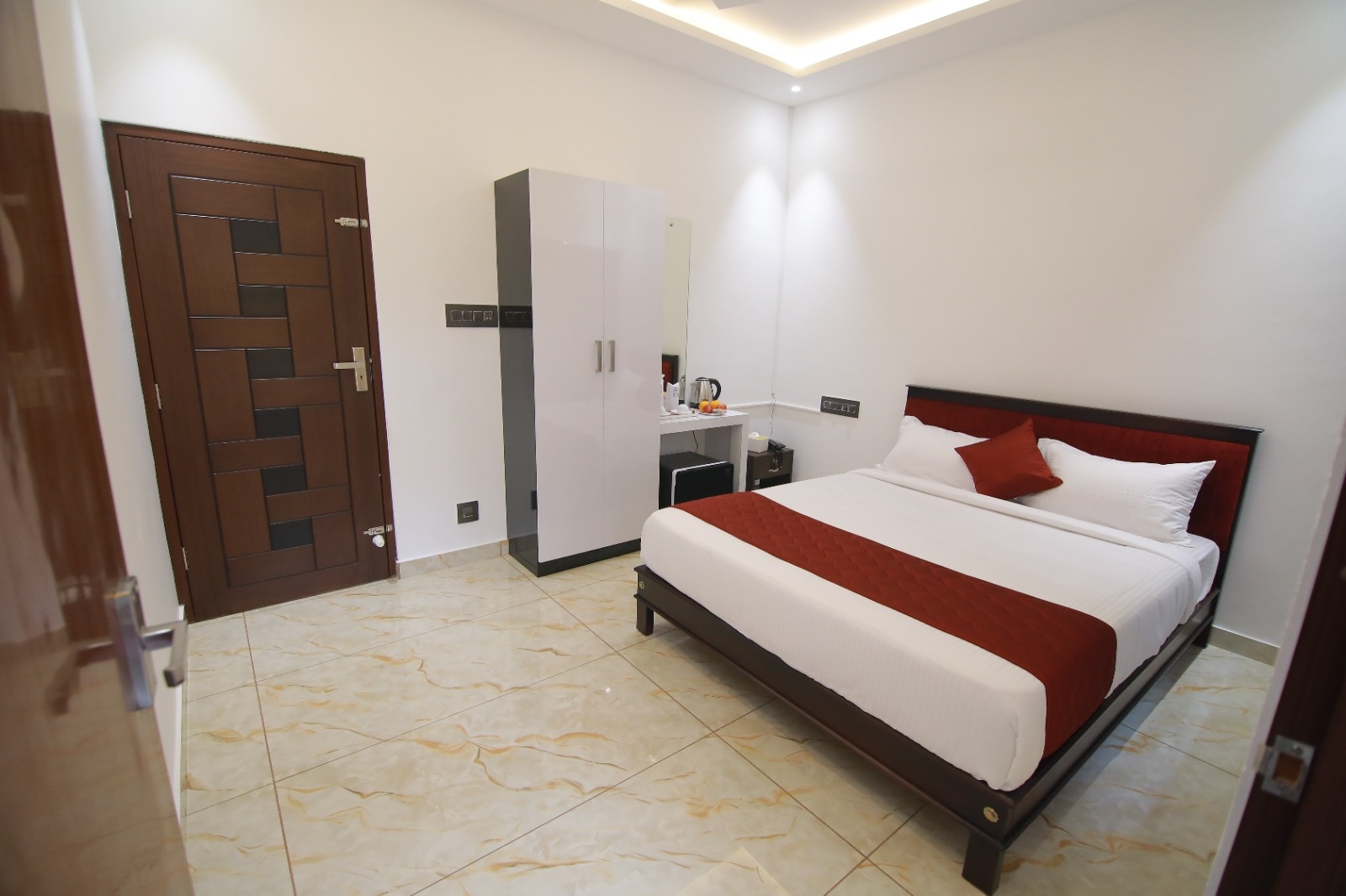 Pitstop21 - Tap to explore photos