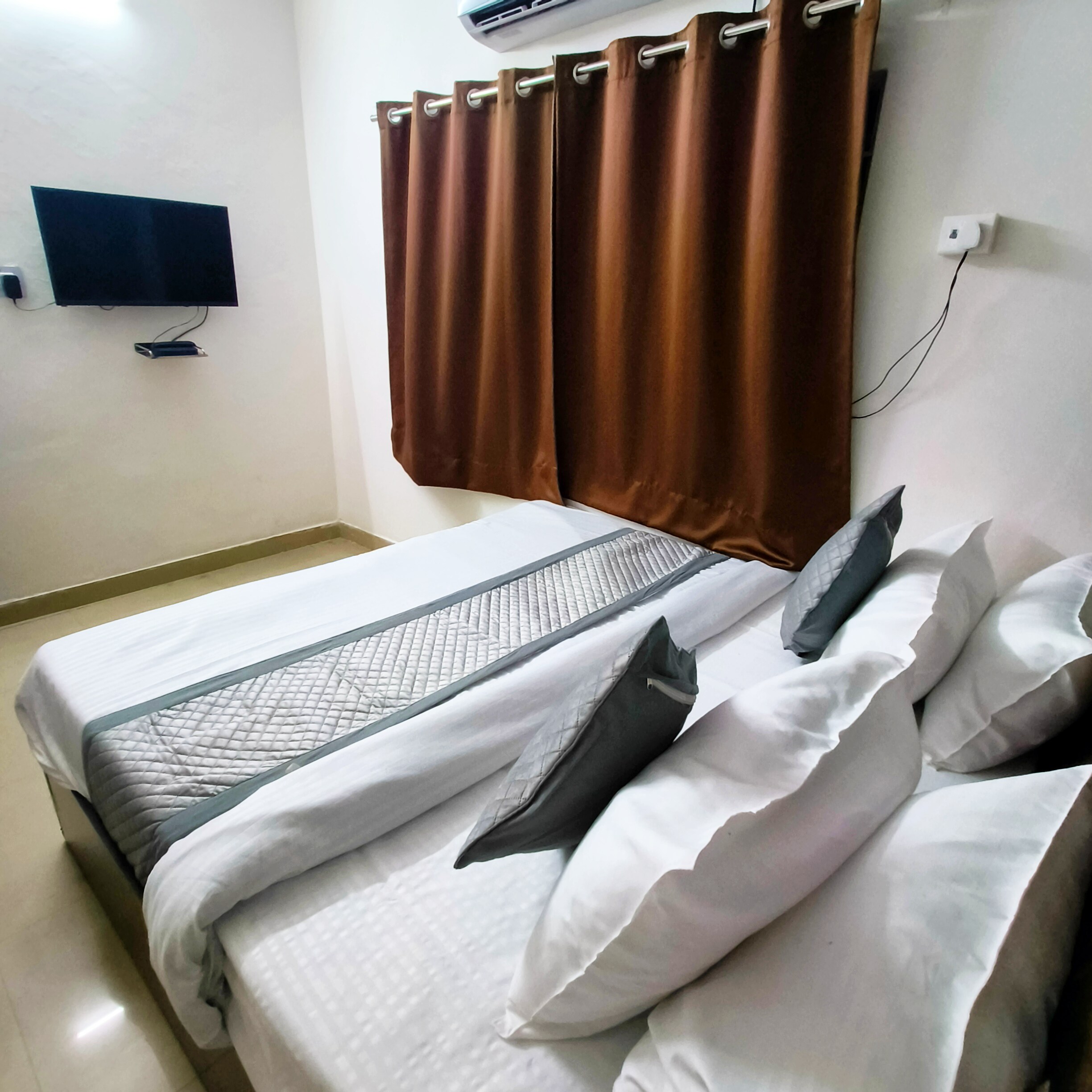 Luxurious 2BHK Apartment By Sirav Elite Stays - Tap to explore photos