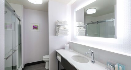 Hampton Inn Weston Room Type - KING ROOM W  FRIDGE NS