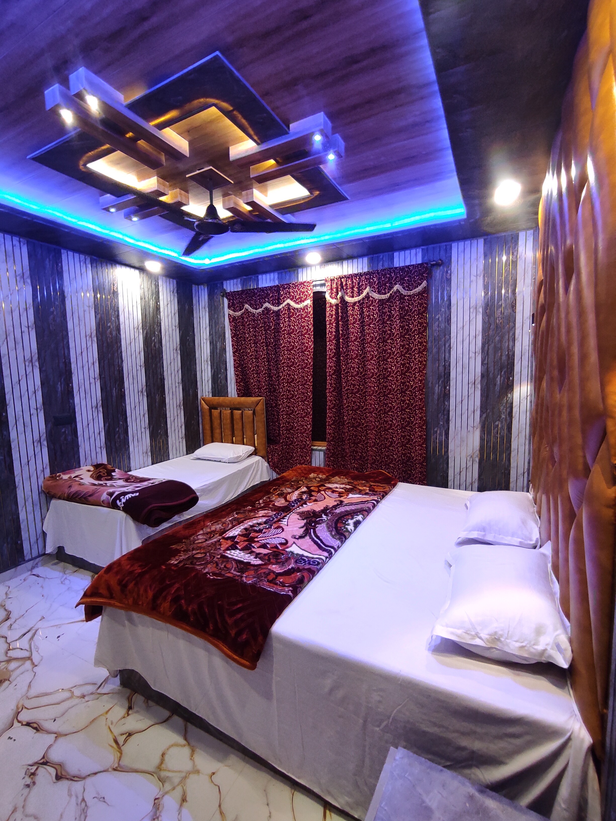 Hotel Fabulous Kashmir - Tap to explore photos