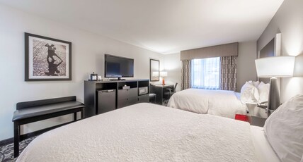 Hampton Inn and Suites DuPont Room Type - 2 QNS ACCESSIBLE W TUB NS