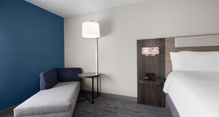 Holiday Inn Express WINSTON-SALEM Room Type - 1 King Standard
