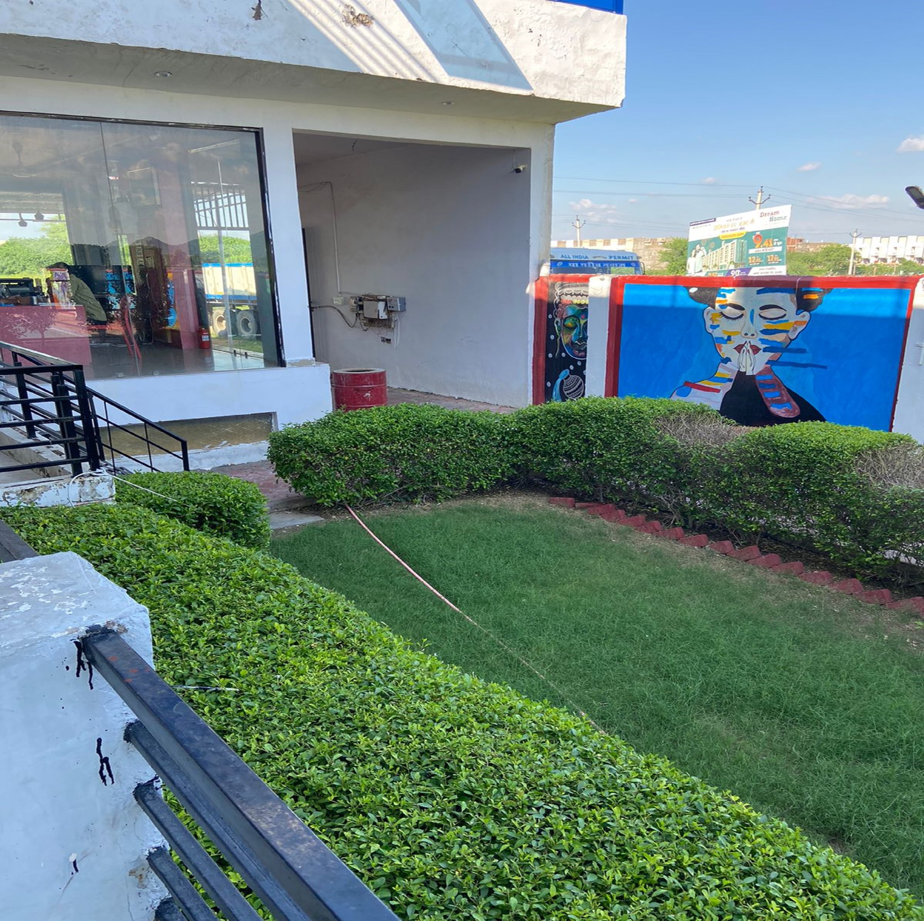 Hotel Raj Inn - Tap to explore photos