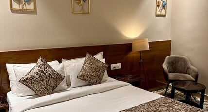 Shree Vatika Room Type - Executive Queen Bed Room