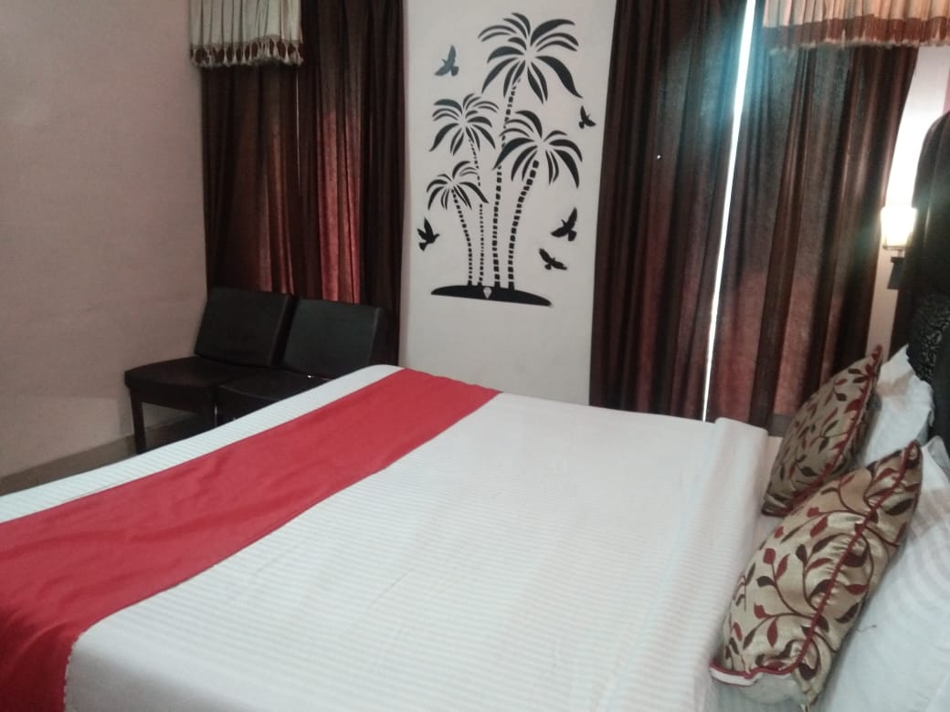 Hotel Midland - Tap to explore photos