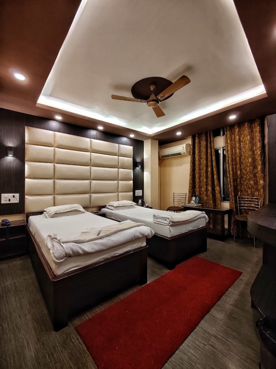 Hotel Spark - Tap to explore photos