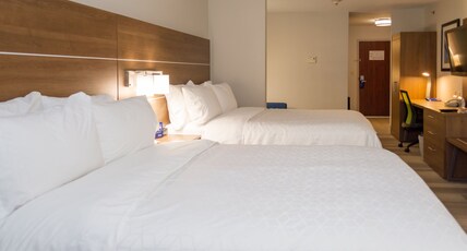 Holiday Inn Express Hotel & Suites Muskogee Room Type - 2 Double Beds Suite Sofa Bed