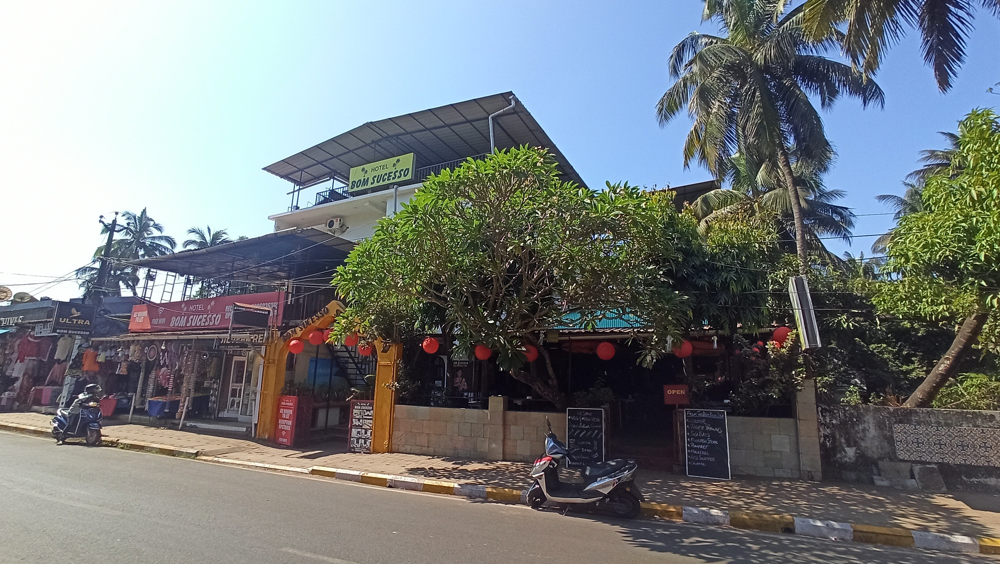 Hotel Bom Sucesso, Candolim Beach - Tap to explore photos