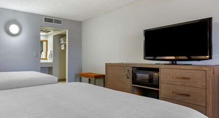 Best Western Plus King's Inn & Suites Room Type - 2 Queen Beds, Non-Smoking, Larger Room, Sofabed, Work Desk, Microwave And Refrigerator, Full Breakfa Best Western Plus King's Inn & Suites Room Type - 2 Queen Beds, Non-Smoking, Larger Room, Sofabed, Work Desk, Microwave And Refrigerator, Full Breakfa