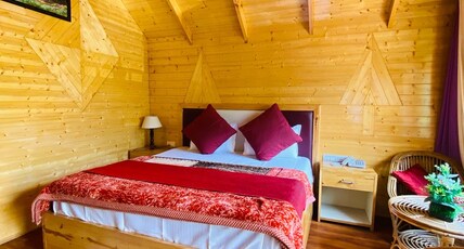 THE Midnight Garden Room Type - Attic wooden cottage 5