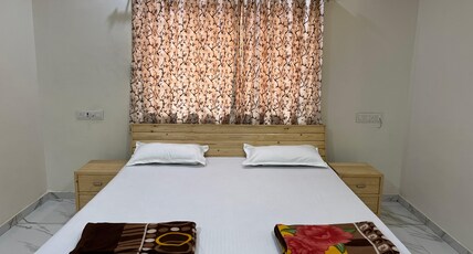 Shree Vinayak Home Stay Room Type - Deluxe Room 101