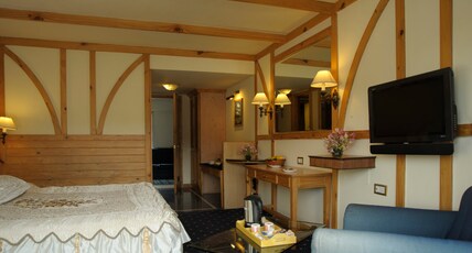 Hotel Nahar Nilgiris Room Type - Club Class Double