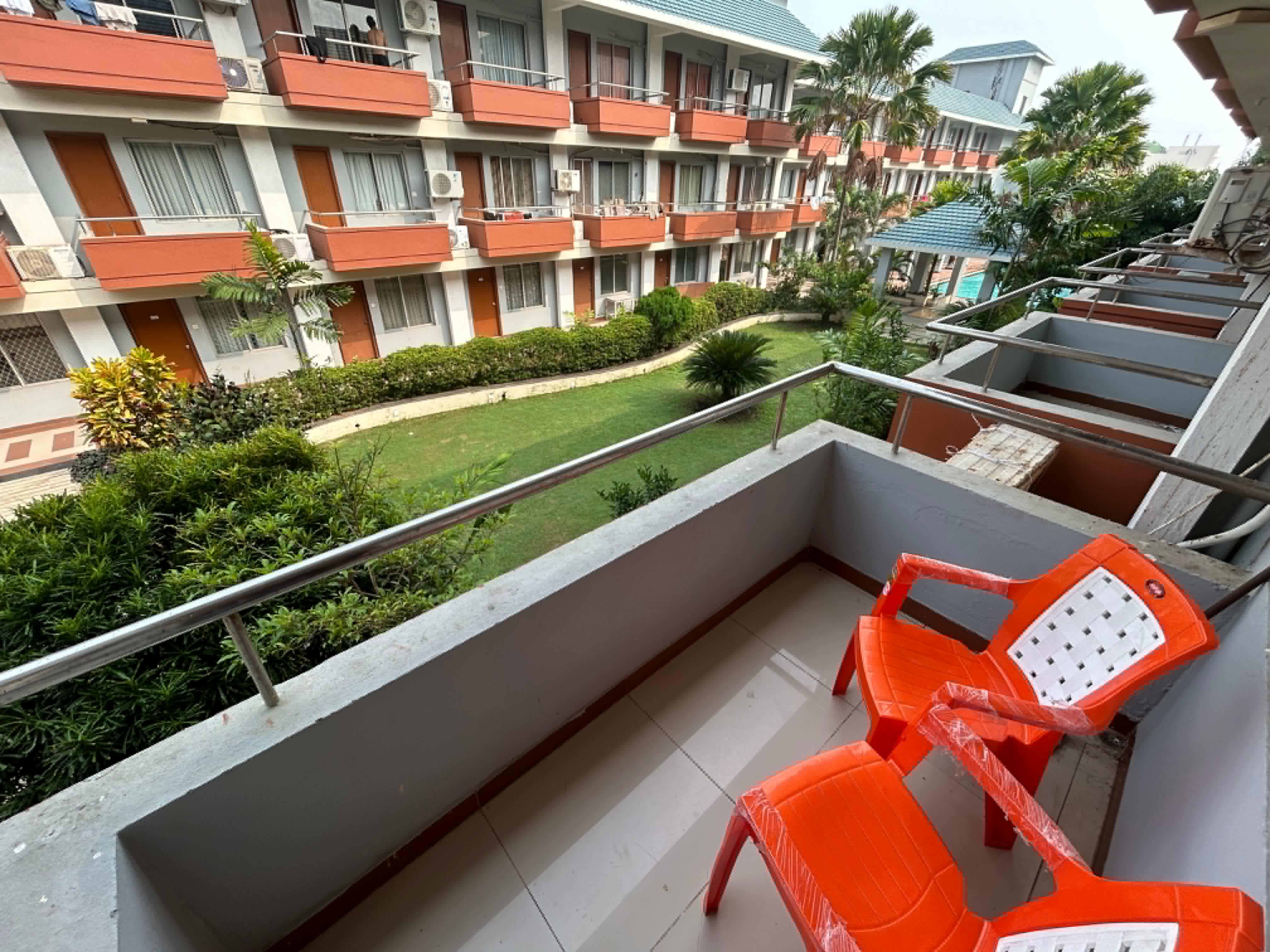 Pleasent Stay Entire Studio Apartment 1222 100M From Beach - Tap to explore photos
