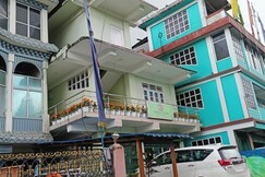 Khinzemani hotel and restaurant 
