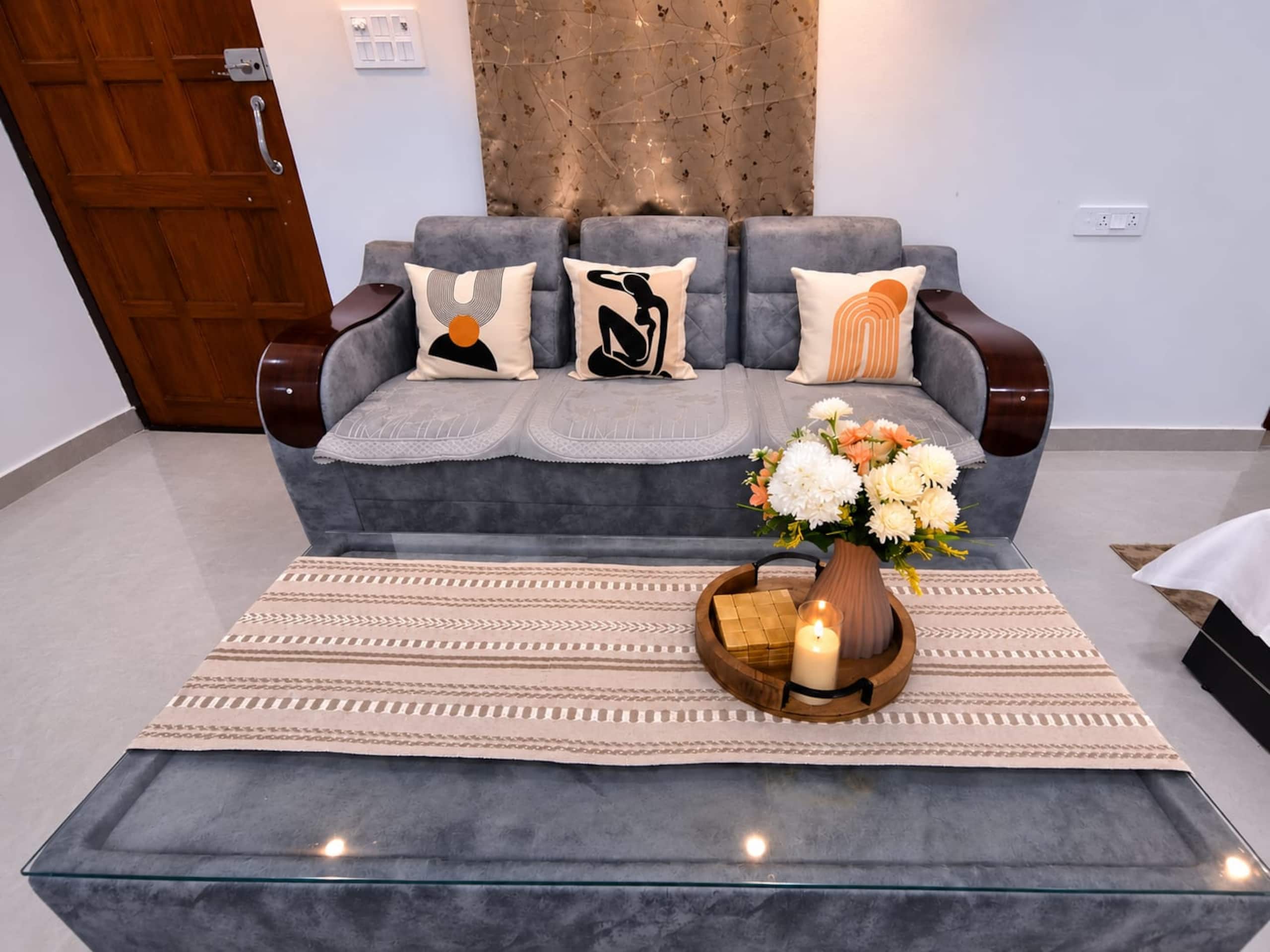 QIN Studio Villa Near Ekana stadium - Tap to explore photos