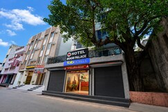 FabHotel Moon Palace