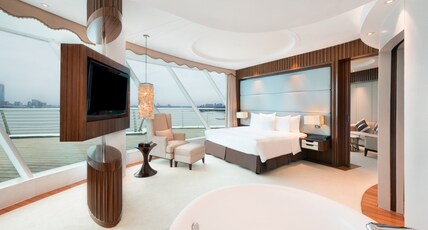 Crowne Plaza SUZHOU Room Type - 1 King Captain Suite Lounge Access Lake