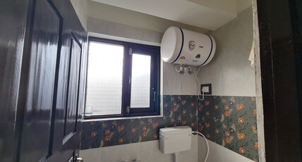 Hotel Royal Pamposh, Srinagar Room Type - Deluxe Double Bed Room with Kitchenette