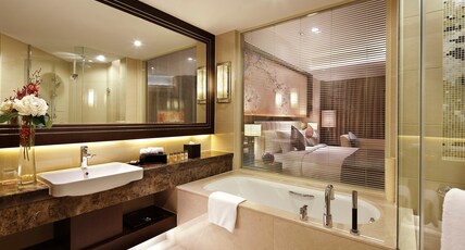 Crowne Plaza SHAOXING Room Type - 1 King Standard Lake View