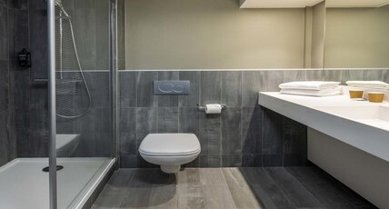 ibis Beaune Centre Room Type - Superior Room with 1 double bed + 1 single sofa bed