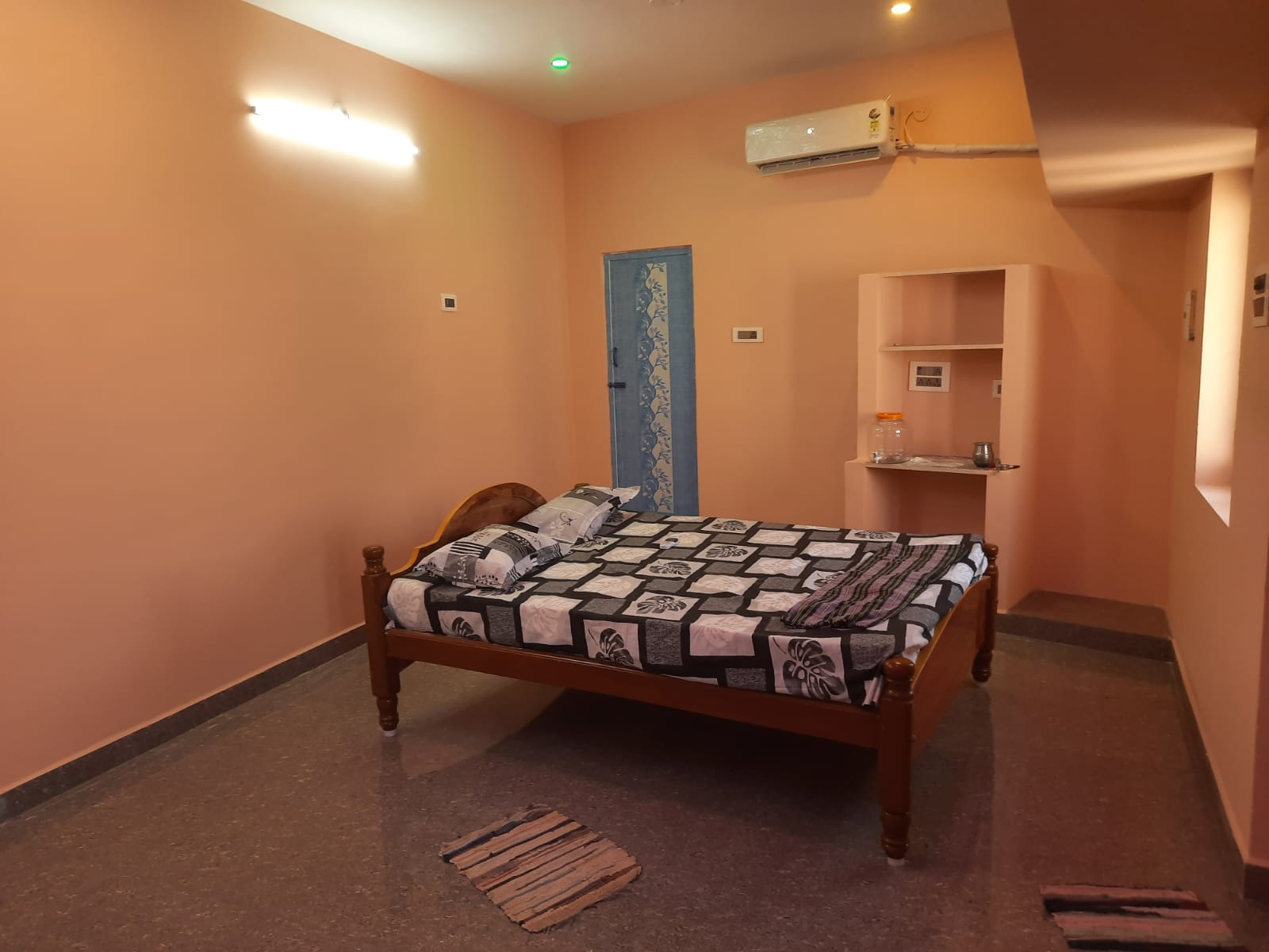M M HOMESTAY - Tap to explore photos