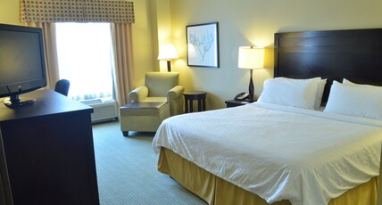 Holiday Inn Express Waterloo Cedar Falls Room Type - 1 King Standard