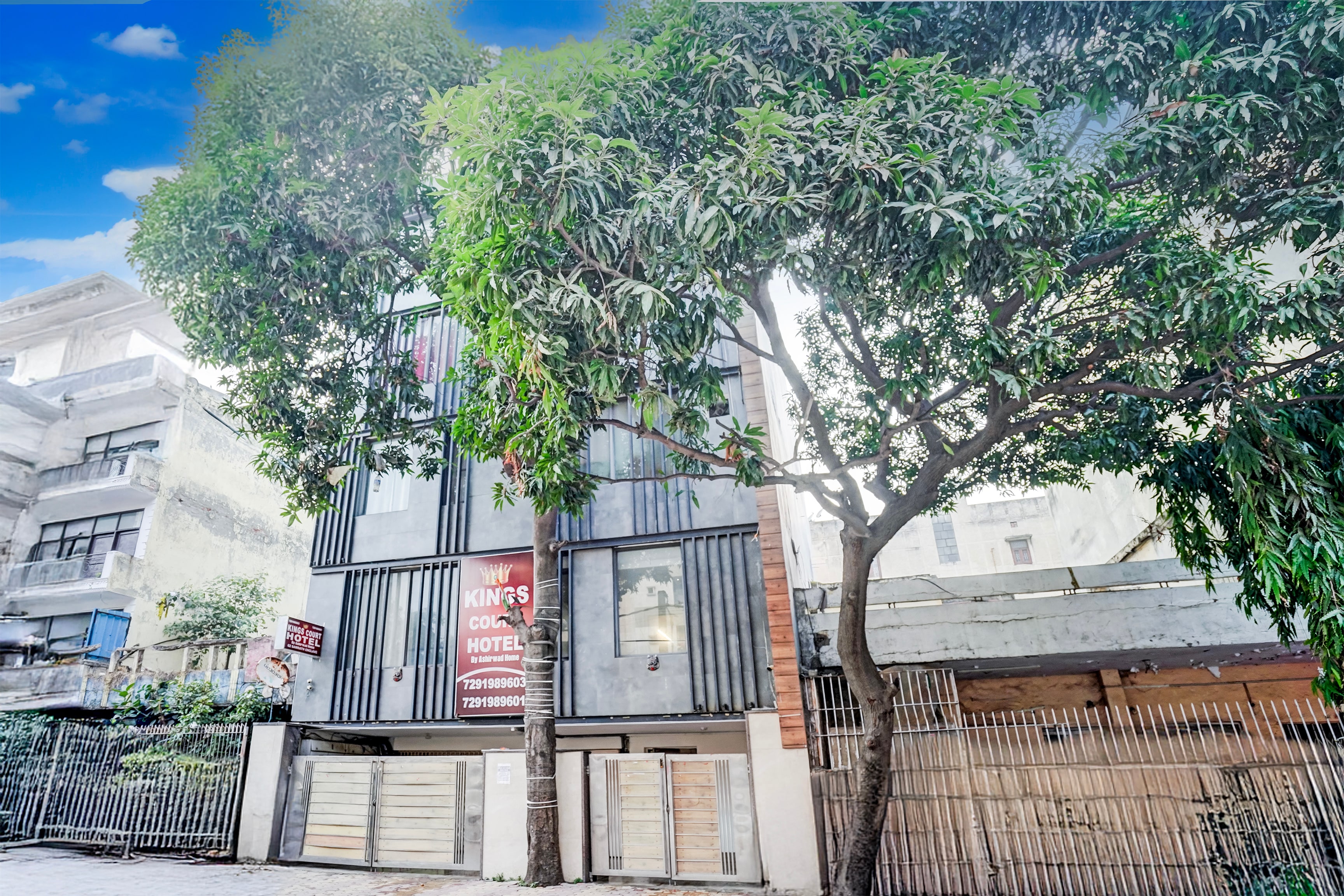 Kings Court Hotel Near Pitampura & NSP - Tap to explore photos