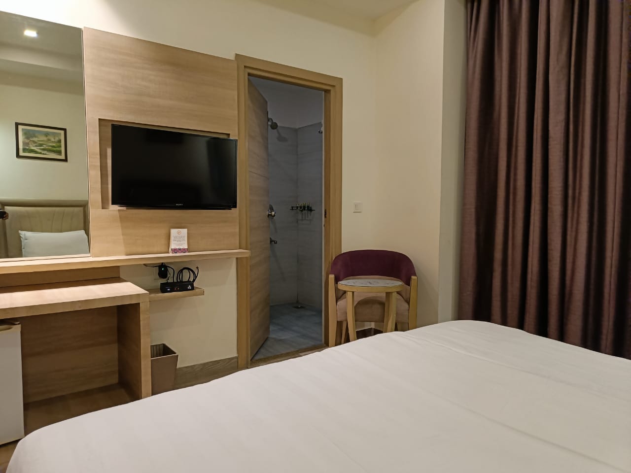 HOTEL PARADISE INN AGRA - Tap to explore photos