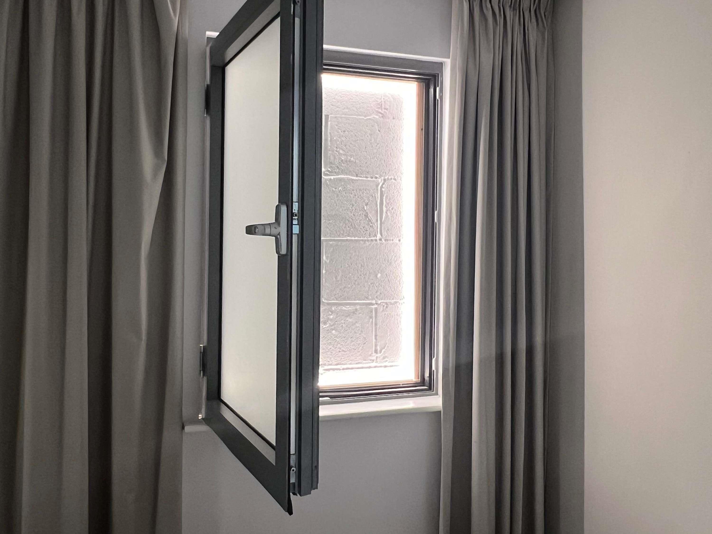 ibis budget Swindon - Tap to explore photos