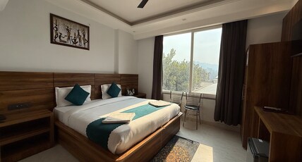 Hotel Vaidik Ganga (Behind Parmarth Niketan Ashram) Room Type - Superior Queen