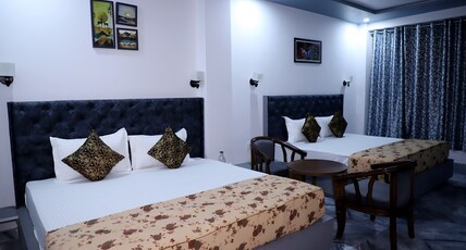 Hotel Discovery and Restaurant Room Type - Grey Family Suite with Balcony