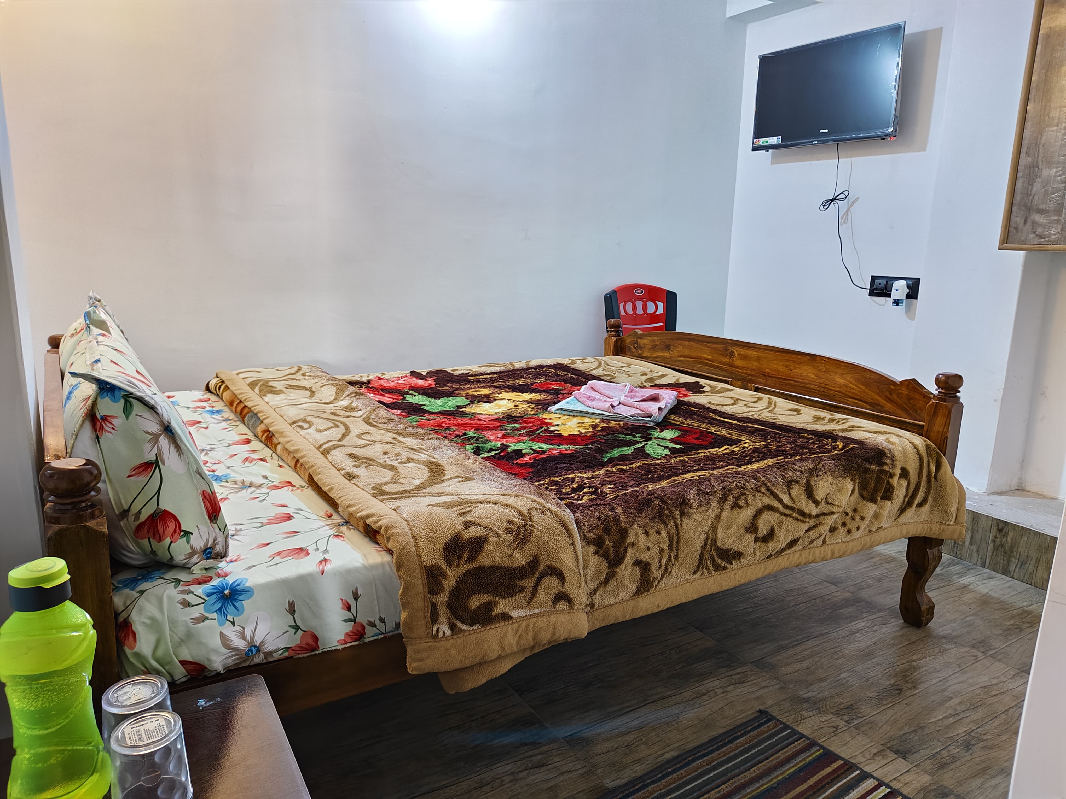 Hotel Vinayak Near Darjeeling Railway Station - Tap to explore photos