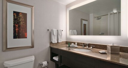 Hilton Atlanta Airport Room Type - CITY AIRPORT VW - 2 QUEENS