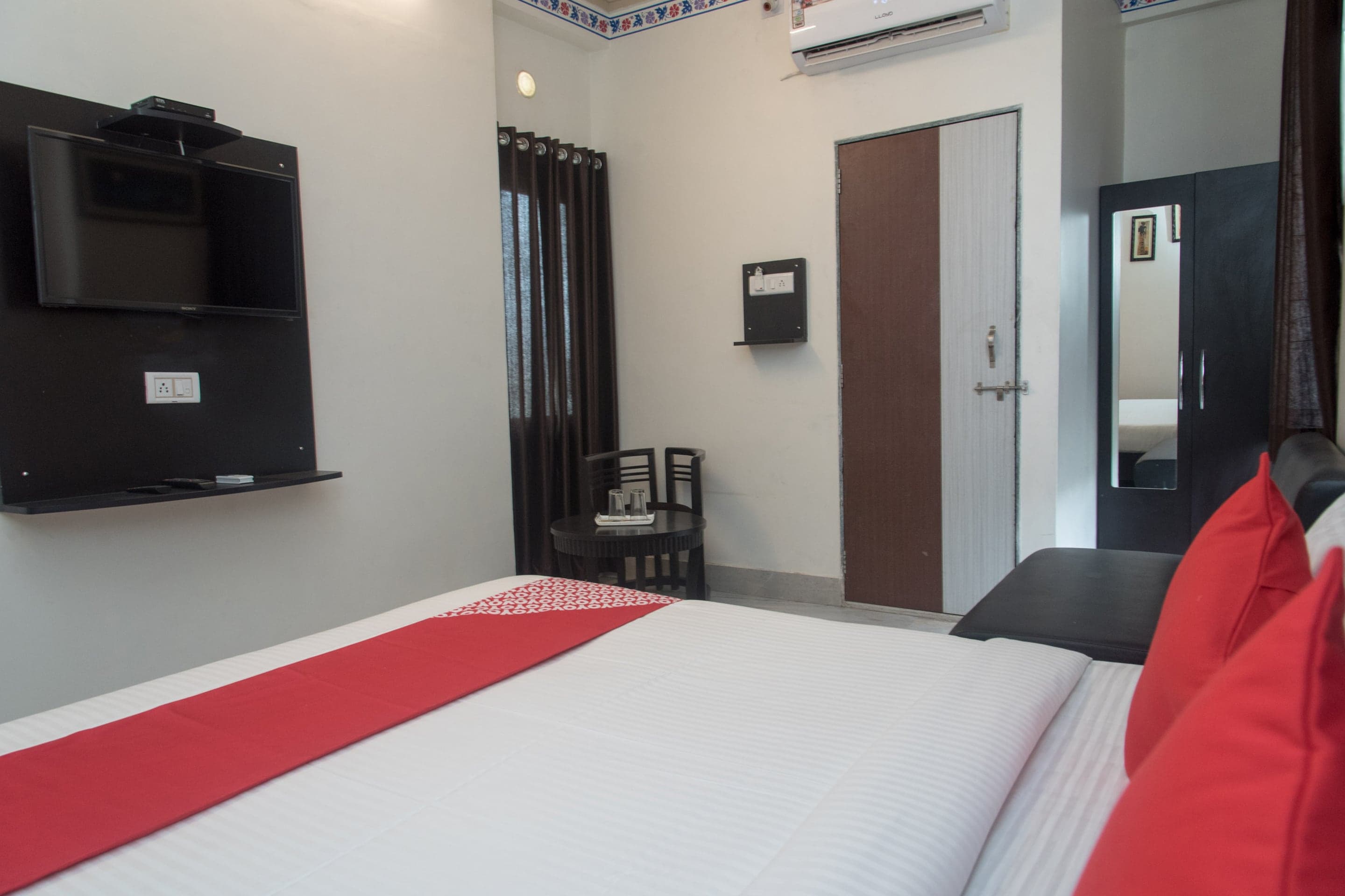 Hotel O Shree Jee Hotel - Tap to explore photos