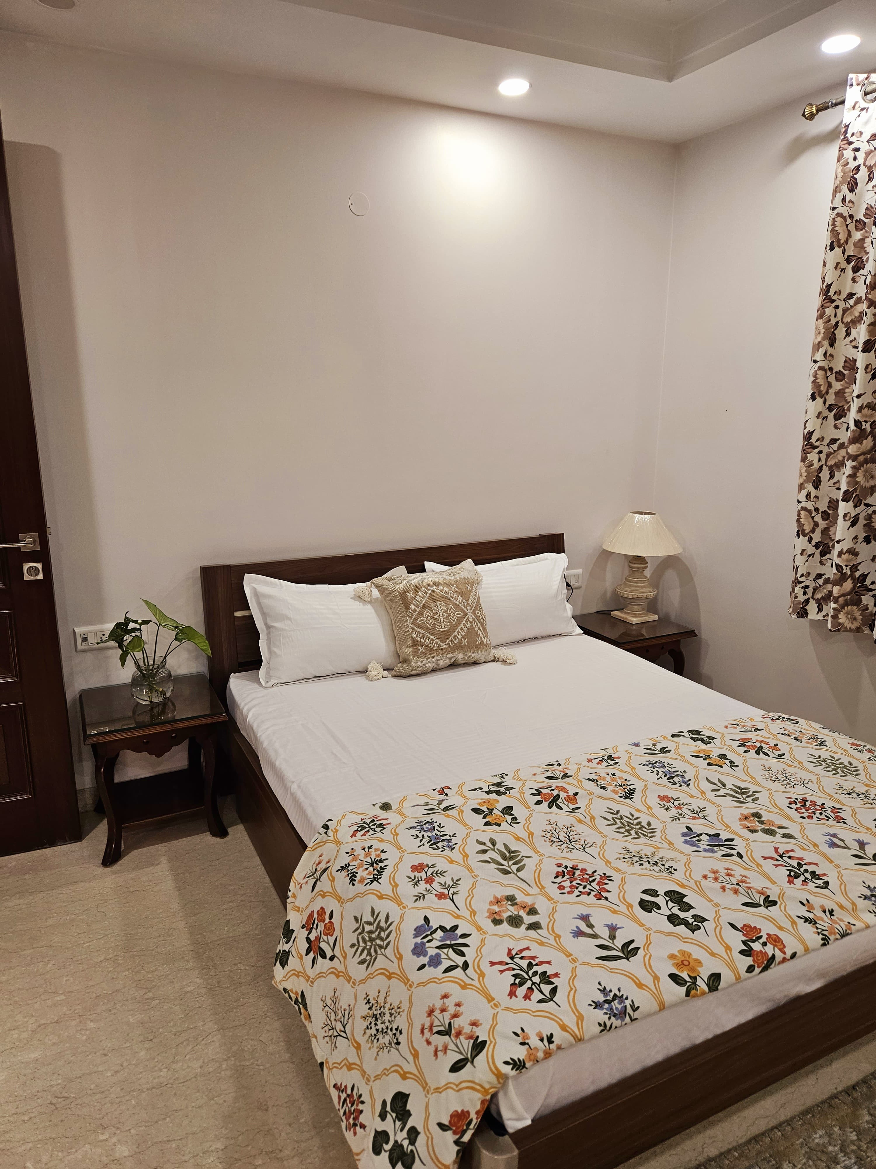 Monument view service apartment at south delhi by Maple key Stays - Tap to explore photos