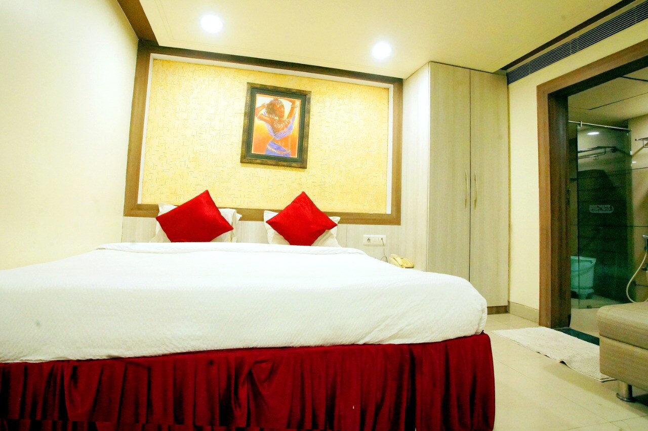Hotel Amar Vilas  - Tap to explore photos