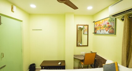 Icon vista hotel Room Type - 2 Beds room(non AC)