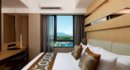 Best Western Metro Clark Room Type - 1 Queen Bed, Non-Smoking, Deluxe Room, Wi-Fi, In-Room Safe, Mini Bar, Bath And Shower, Full Breakfas Best Western Metro Clark Room Type - 1 Queen Bed, Non-Smoking, Deluxe Room, Wi-Fi, In-Room Safe, Mini Bar, Bath And Shower, Full Breakfas
