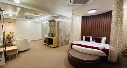 Hotel Arizona Inn Room Type - Royal Suite(Unmarried couple is not allowed)