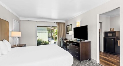 Best Western Garden Inn Room Type - Suite - 1 King 2 Queen Beds, Non-Smoking, 2 Rooms, Family Room Best Western Garden Inn Room Type - Suite - 1 King 2 Queen Beds, Non-Smoking, 2 Rooms, Family Room