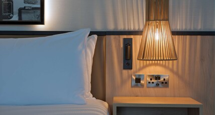 DoubleTree by Hilton London Elstree Room Type - QUEEN GUEST RM W  SOFA BED