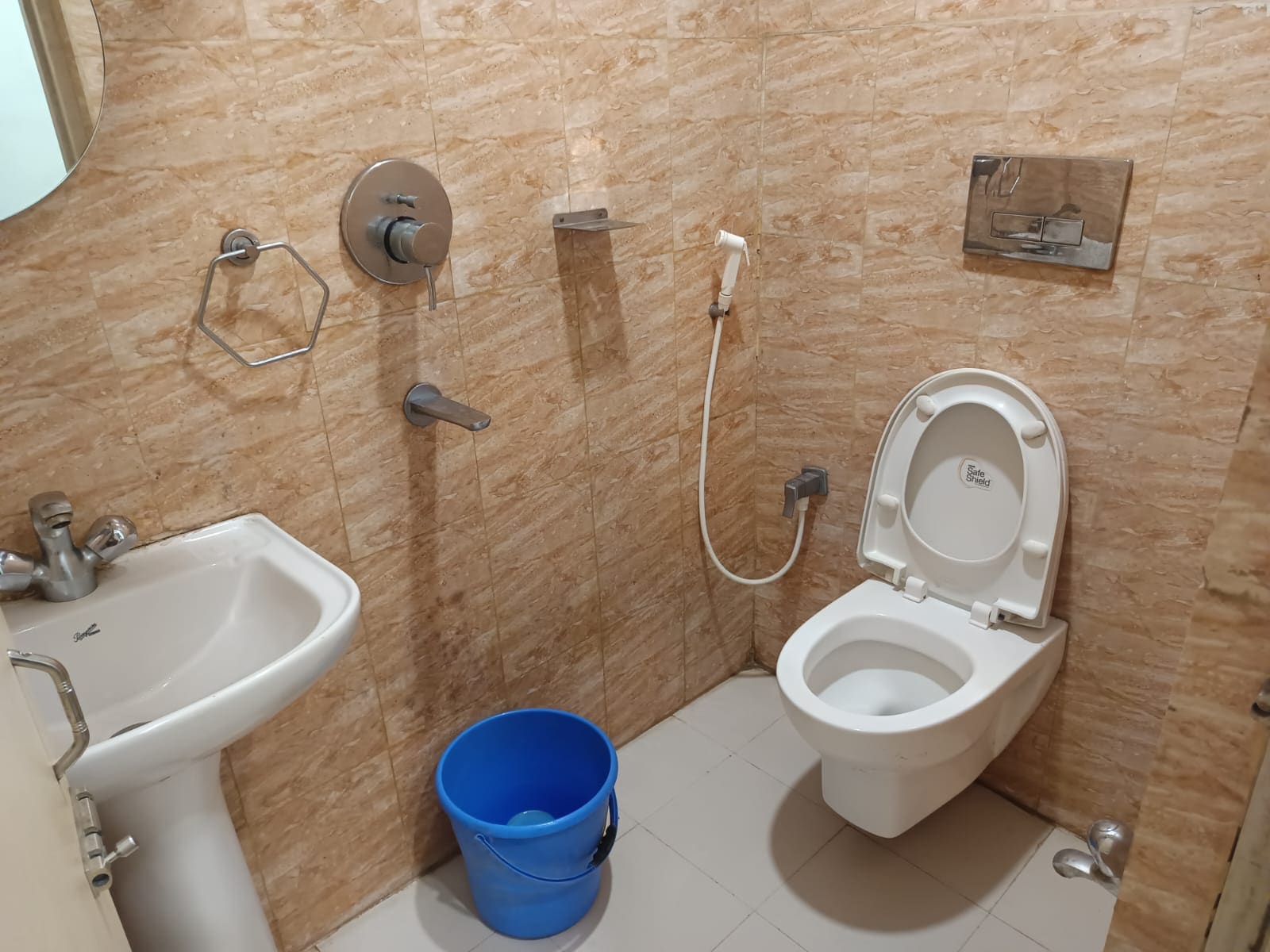 HOTEL PARBATI INTERNATIONAL - Tap to explore photos