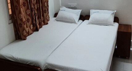 Hotel Sai Guest House Room Type - Deluxe AC Room