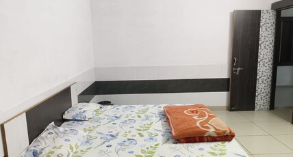 Hotel Merta Raj & Restaurant Room Type - Deluxe Room