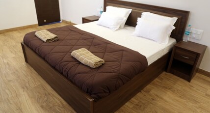 Tripvana Patio Home Room Type - Deluxe room with extra bed