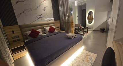 The mirror maze by Luxury loft Room Type - The mirror maze by Luxury loft