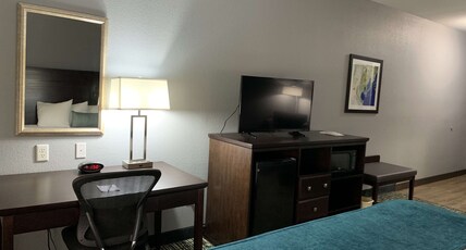 Best Western Plus Olive Branch Hotel & Suites Room Type - 1 King Bed, Mobility Accessible, Bathtub, Non-Smoking, Full Breakfast