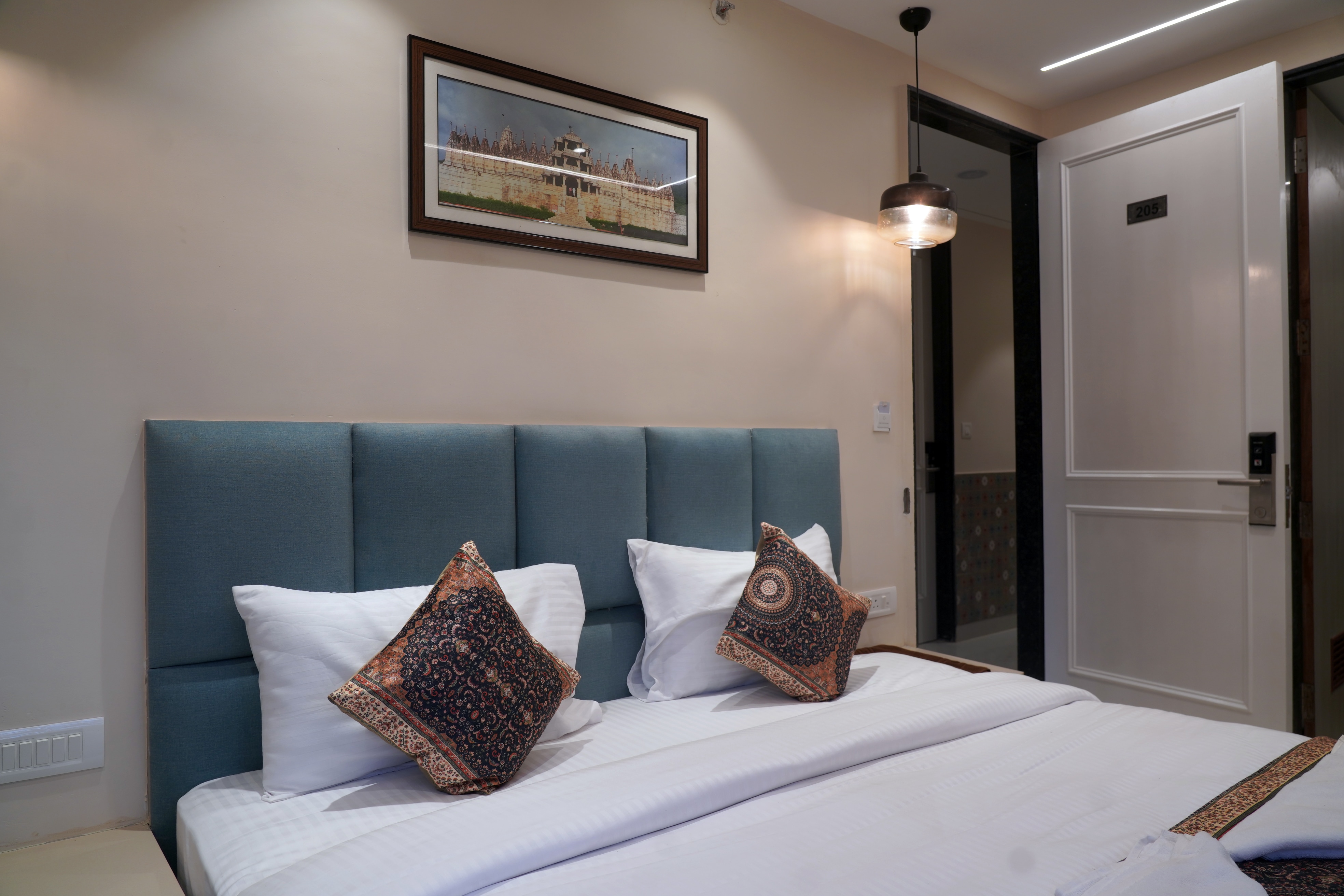 Hotel Anant Inn - Tap to explore photos