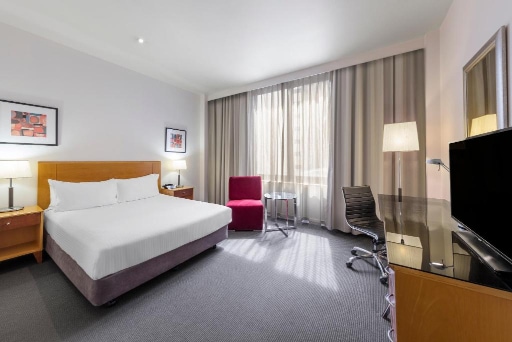 Flagstaff Gardens Hotel Melbourne (Formerly managed by Radisson) - Tap to explore photos