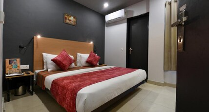 GOLDEN WORLD HOTEL Room Type - Super Deluxe Room